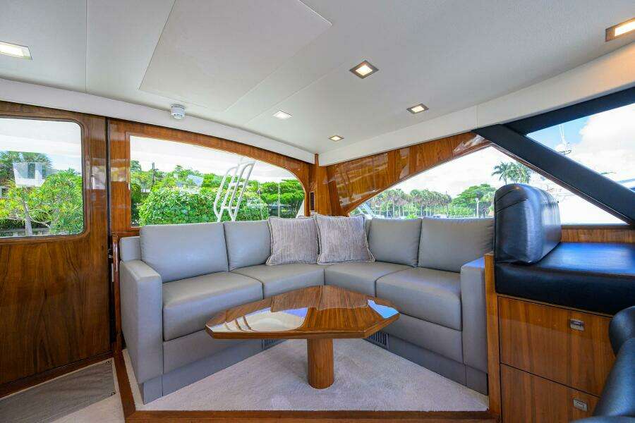 Viking 72 - Corintios - Interior Flybridge