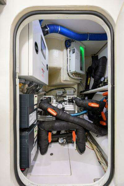 Viking 72 - Corintios - Engine Room