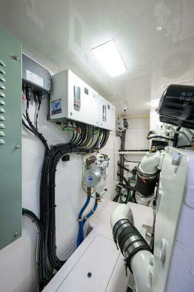 Viking 72 - Corintios - Engine Room