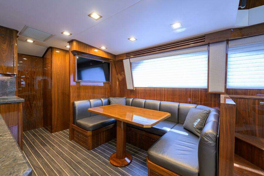 Viking 72 - Corintios - Interior Dinette