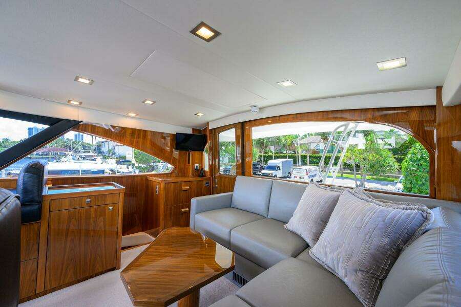 Viking 72 - Corintios - Interior Flybridge