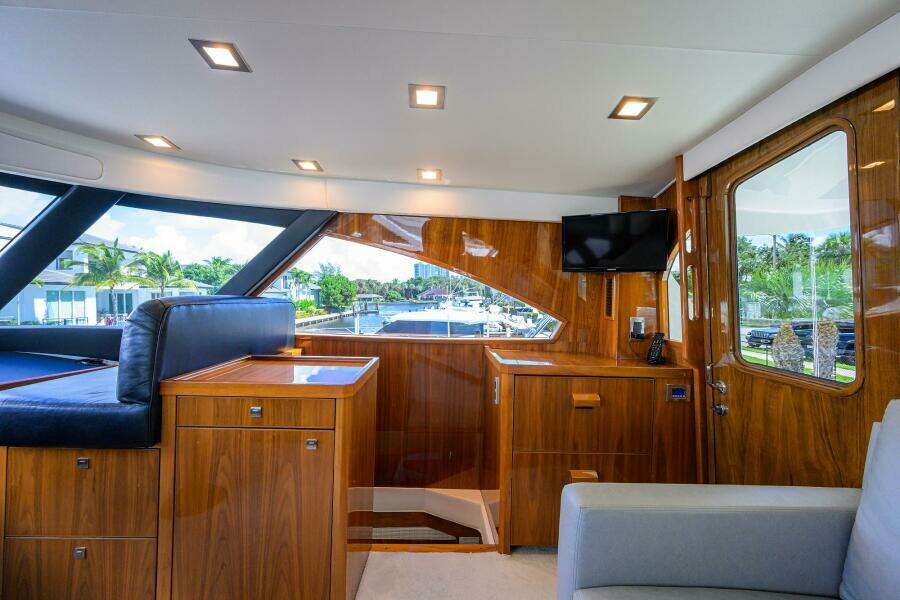 Viking 72 - Corintios - Interior Flybridge