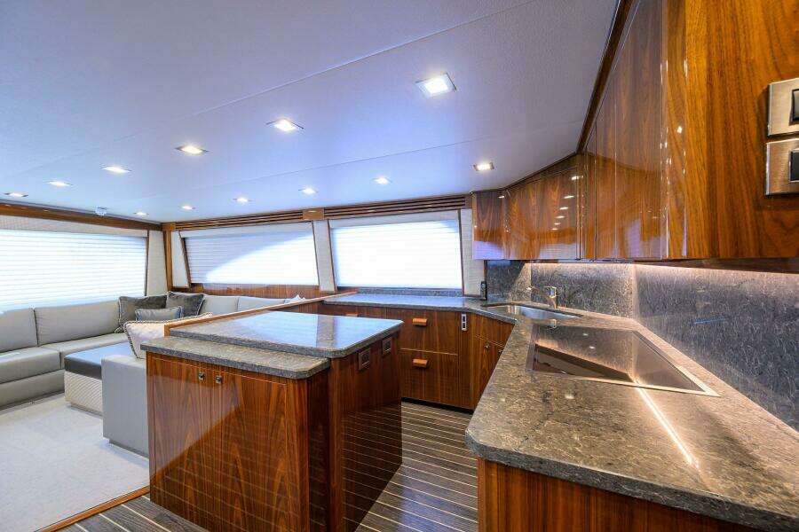 Viking 72 - Corintios - Interior Galley