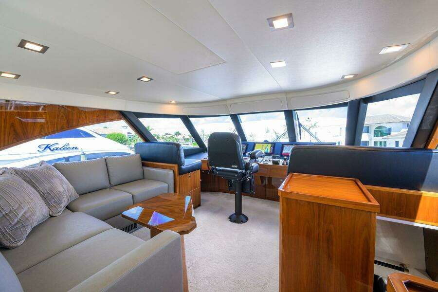 Viking 72 - Corintios - Interior Flybridge