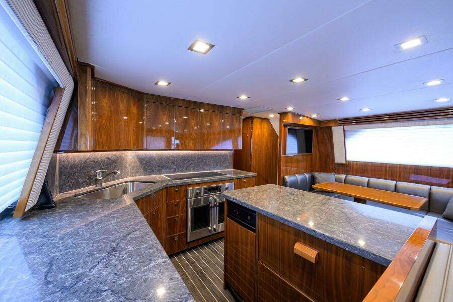 Viking 72 - Corintios - Interior Galley