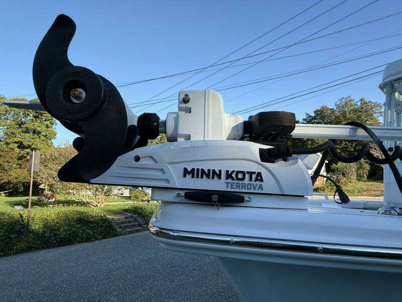 2023 Everglades 243 Center Console