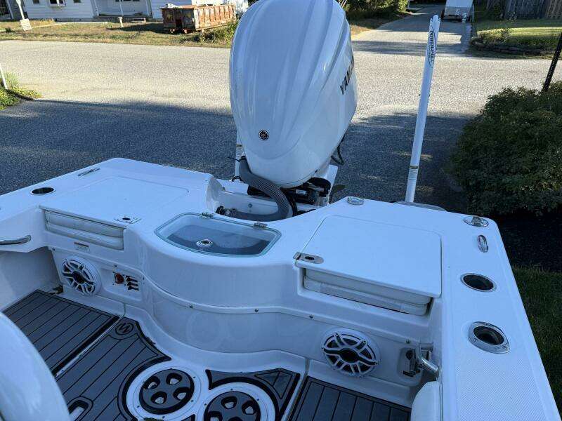 2023 Everglades 243 Center Console