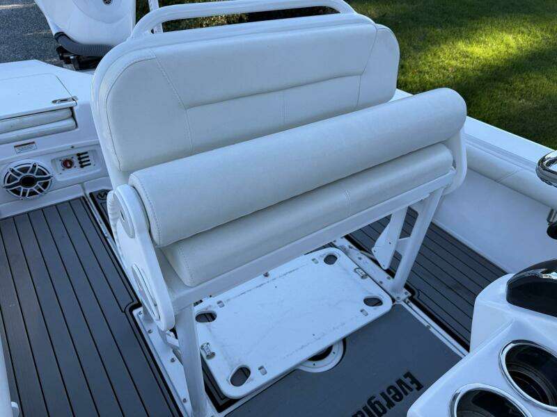 2023 Everglades 243 Center Console