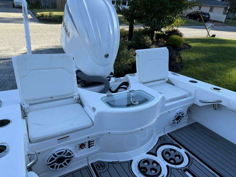 2023 Everglades 243 Center Console