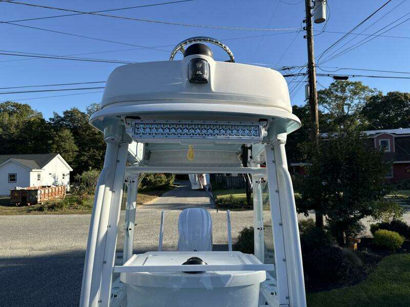 2023 Everglades 243 Center Console