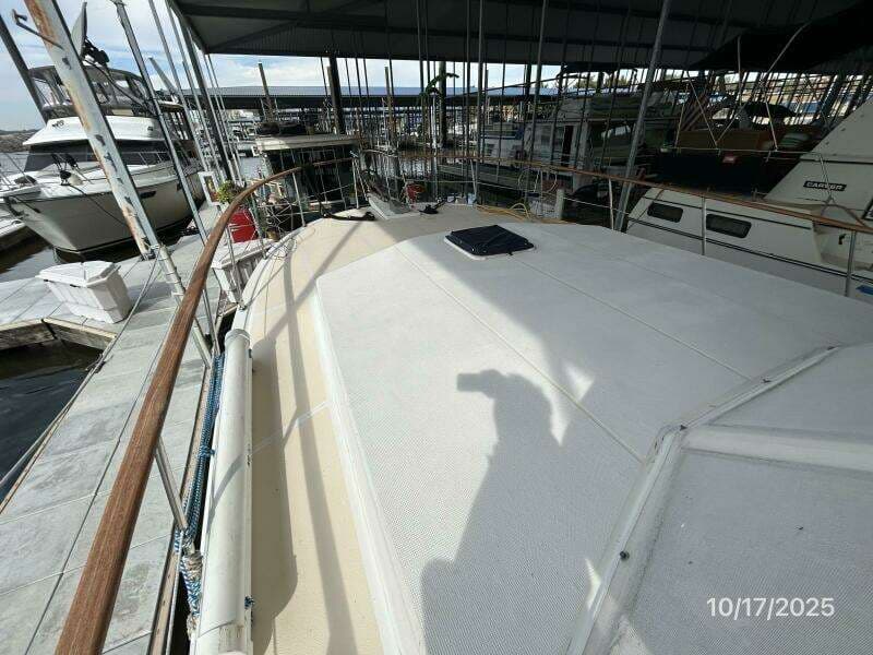 40' Kha Shing foredeck1