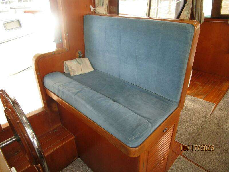 40' Kha Shing lower helm helmseat