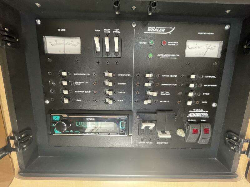 2001 Boston Whaler 285 Conquest