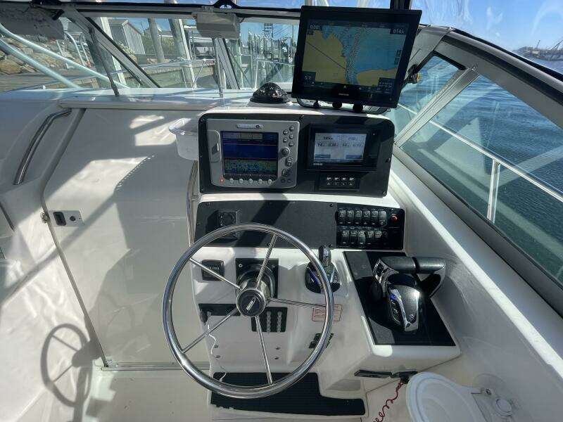 2001 Boston Whaler 285 Conquest