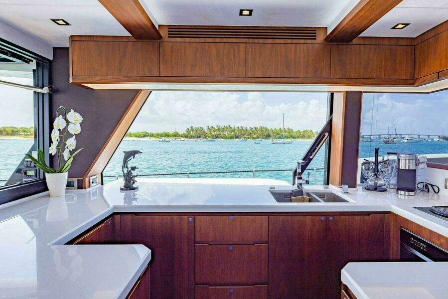 2019 Galeon 640 FLY