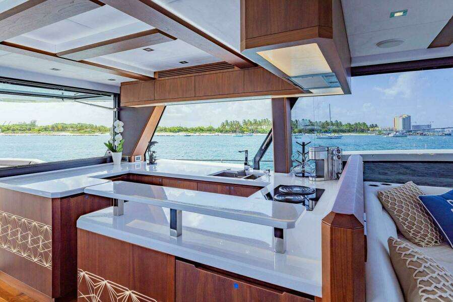 2019 Galeon 640 FLY