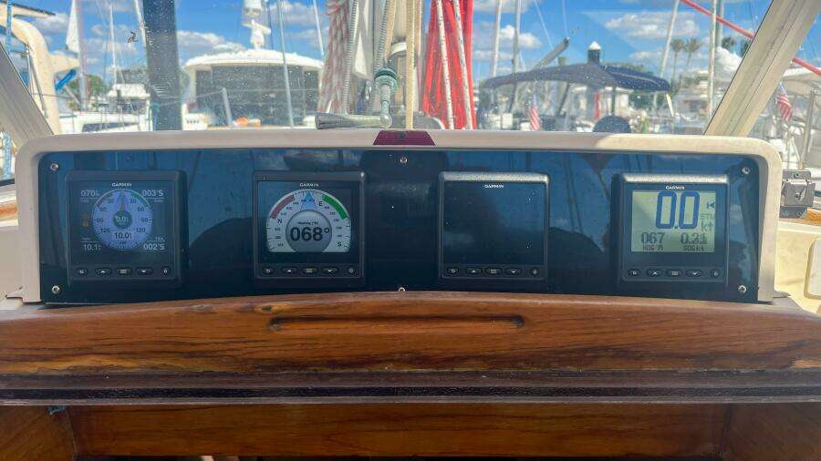 1991 Oyster Lightwave 48