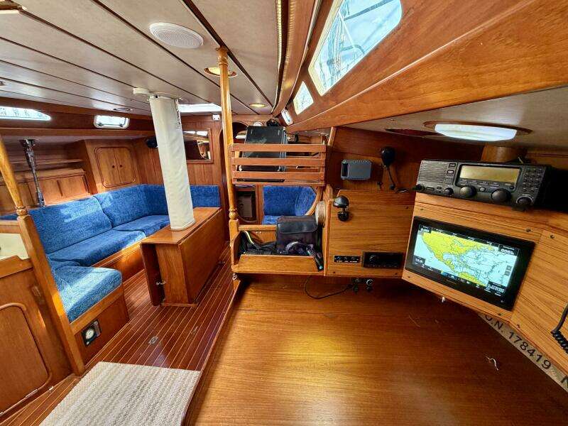 1991 Oyster Lightwave 48