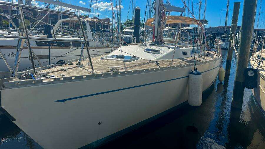 1991 Oyster Lightwave 48