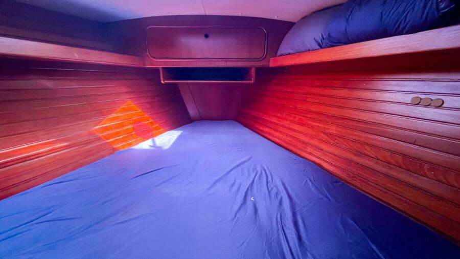 1991 Oyster Lightwave 48