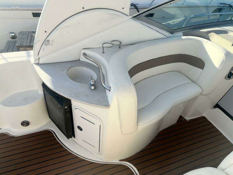 2005 Sea Ray 320 Sundancer