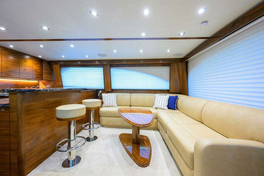 2023 Viking 64 Convertible - Salon