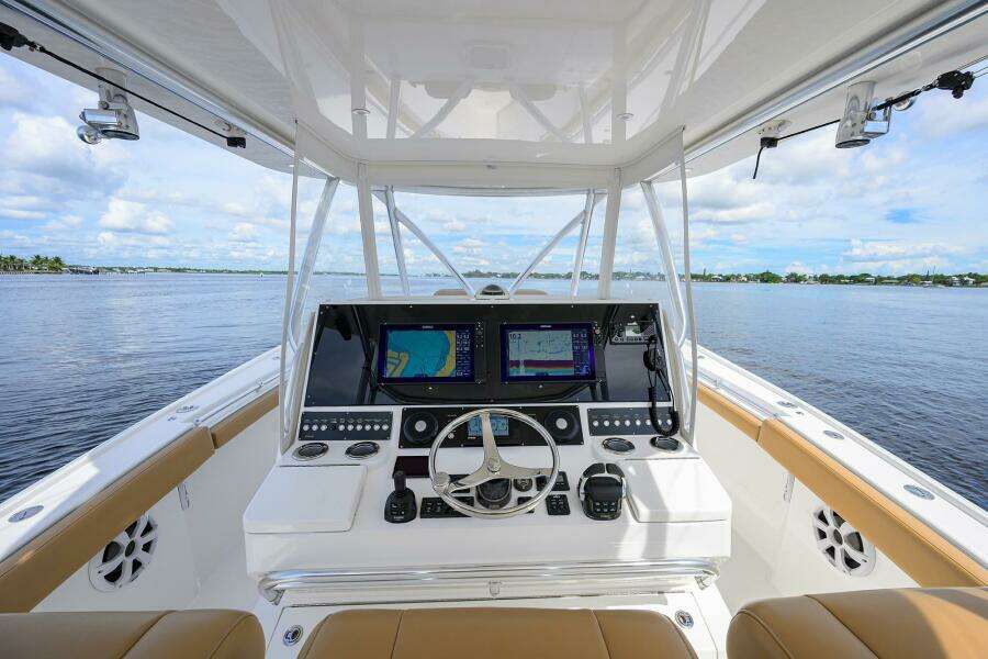 2018 Buddy Davis 42 Center Console - Helm