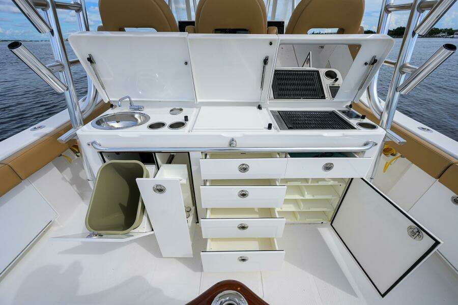 2018 Buddy Davis 42 Center Console - Tackle Center