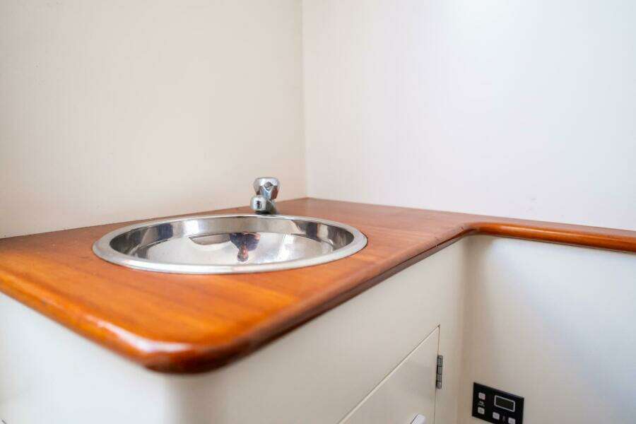 2003 Gamefisherman 34 Express