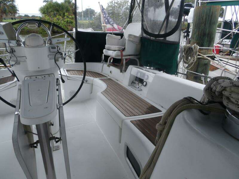 2004 Beneteau 423