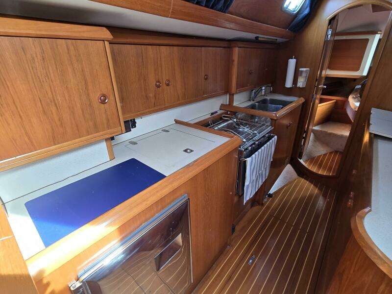 1998 Jeanneau Sun Odyssey 42 Atlantic Cruiser