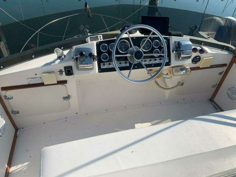 1978 Bertram 28 Flybridge Cruiser