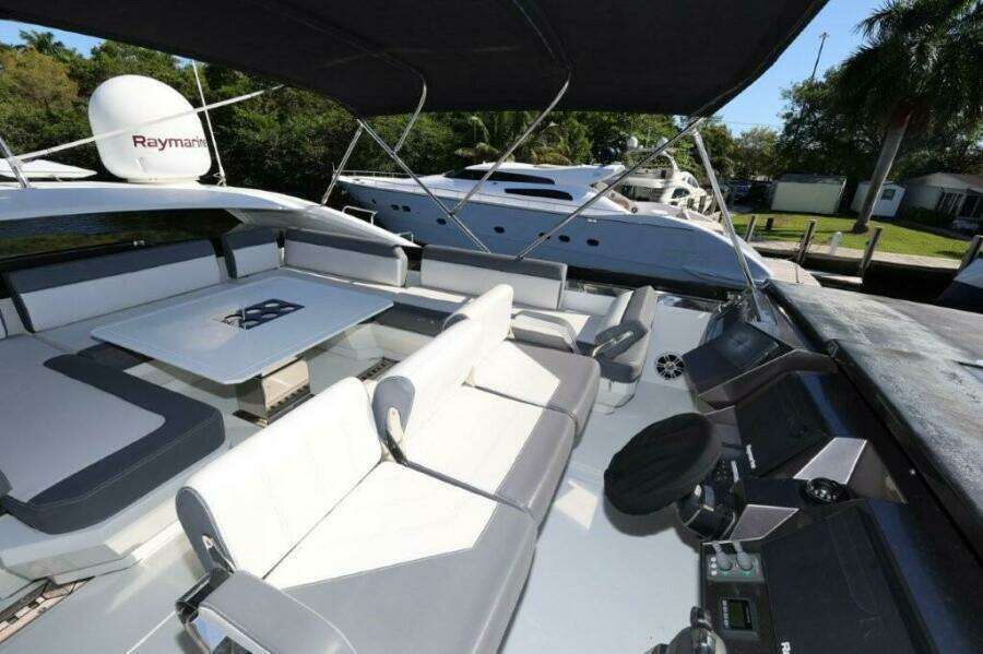 2019 Galeon 650 Sky
