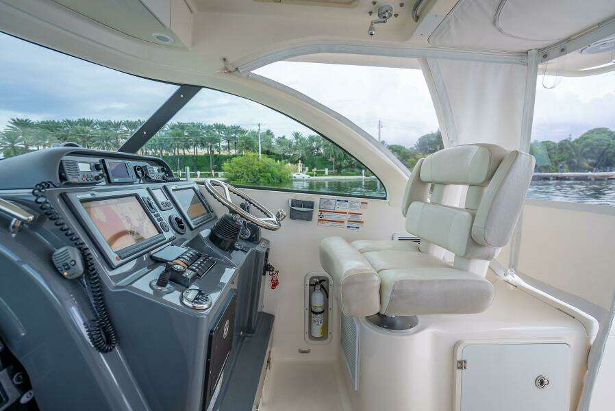 2011 Pursuit S345 Offshore