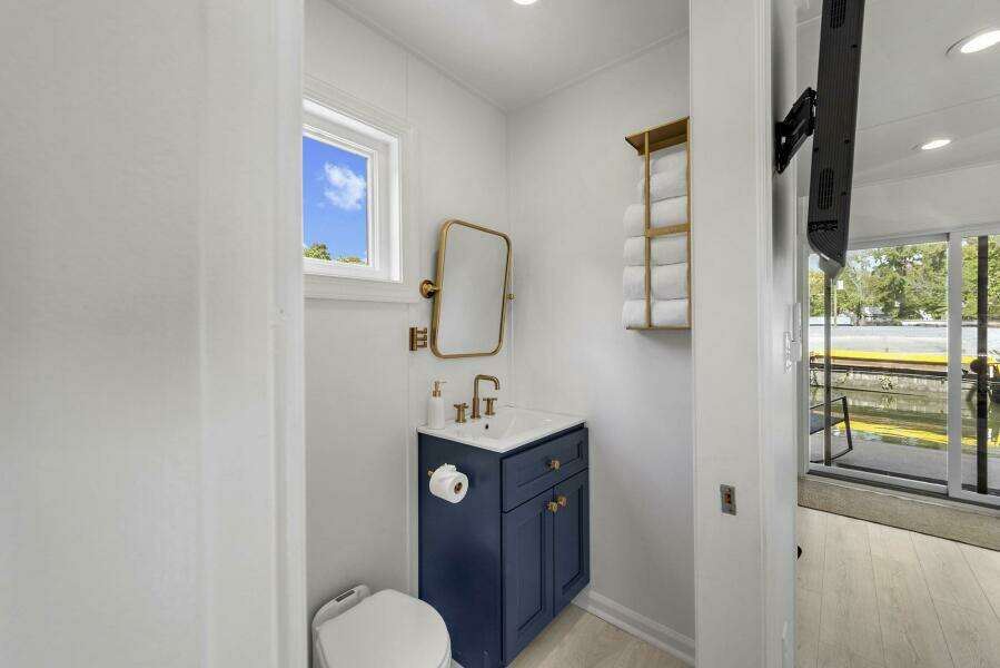 2026 Custom Hanks 26 Houseboat