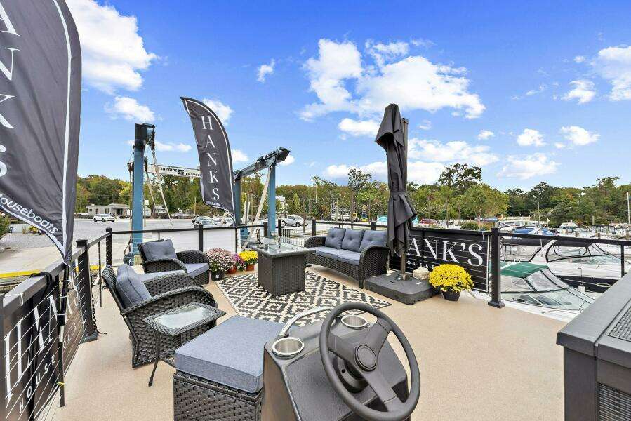 2026 Custom Hanks 26 Houseboat