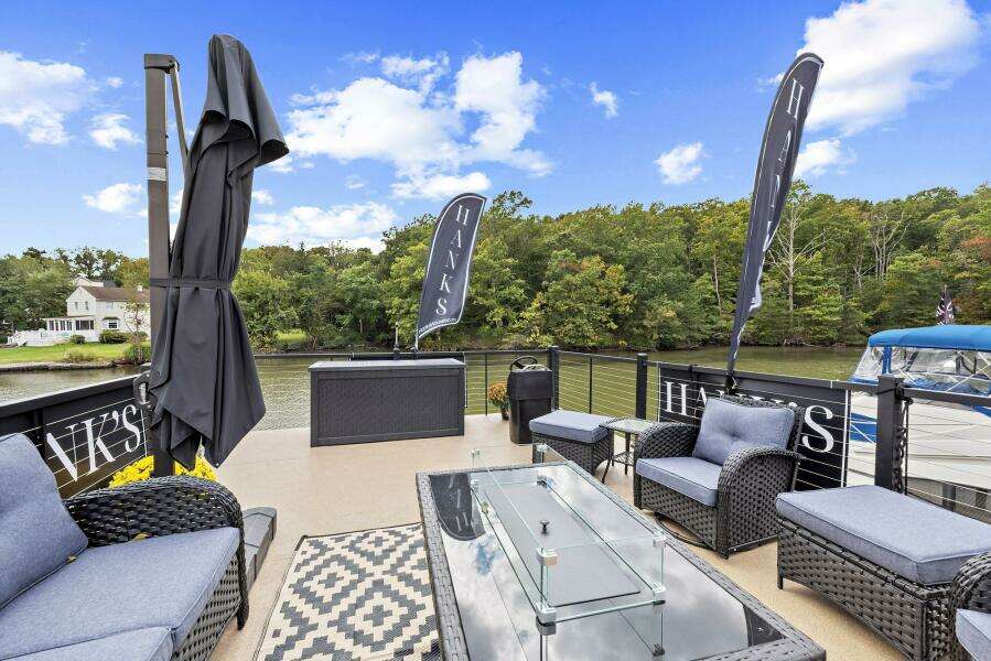 2026 Custom Hanks 26 Houseboat