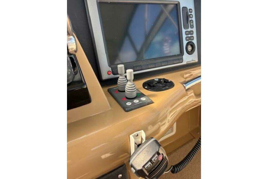 Control panel of 2004 Carver 466 Motor Yacht with navigation screen and joystick controls.