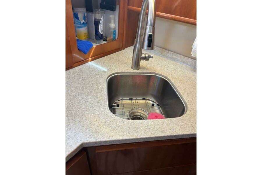 Sink area in 2004 Carver 466 Motor Yacht with modern faucet and countertop.