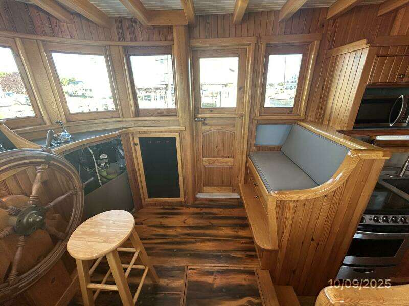 Choptank pilothouse starboard