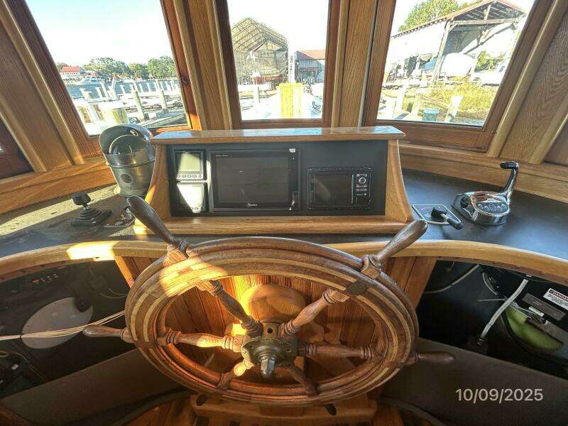 Choptank pilothouse helm2