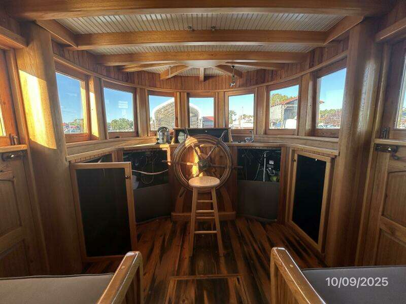 Choptank pilothouse forward