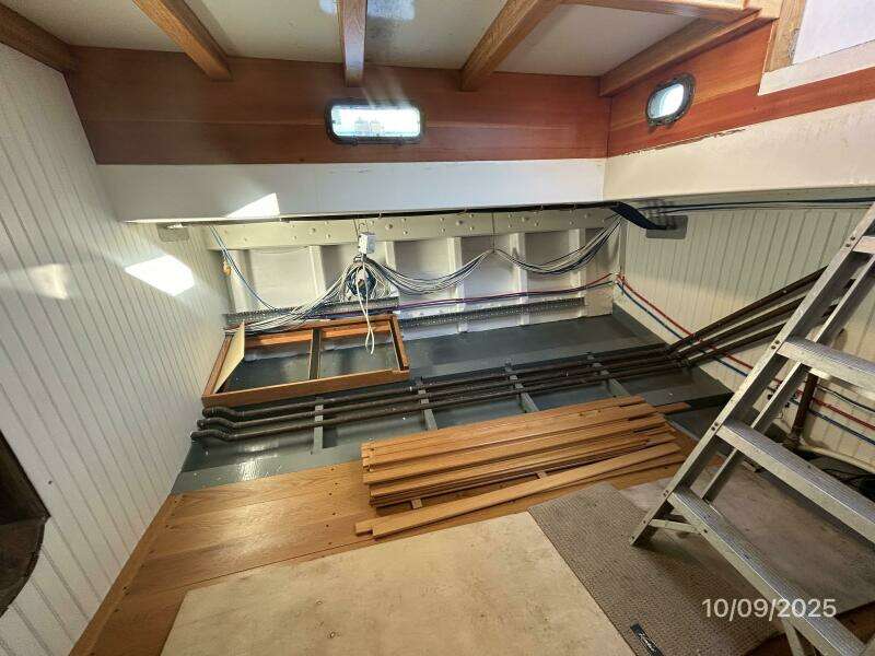 Choptank amidships cabin starboard