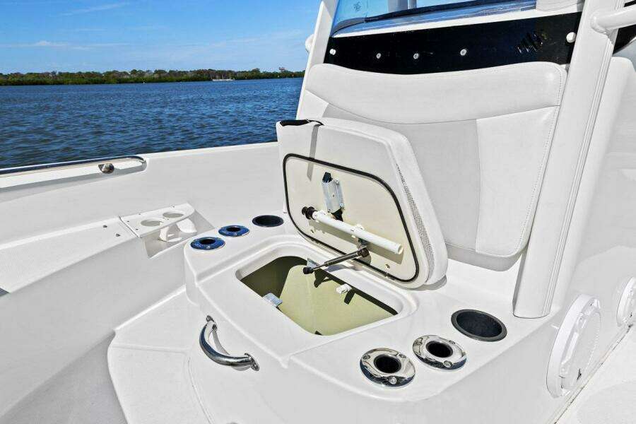 2016 Boston Whaler 210 Dauntless