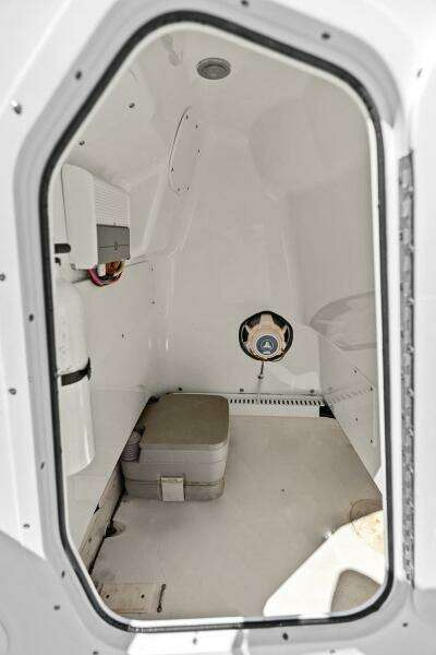 2016 Boston Whaler 210 Dauntless