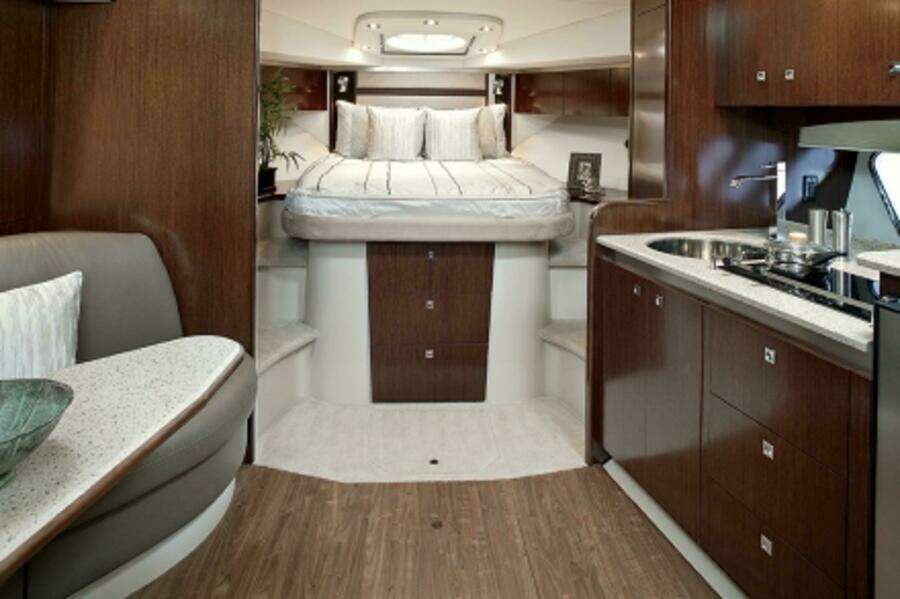 2013 Cruisers Yachts 430 Sports Coupe