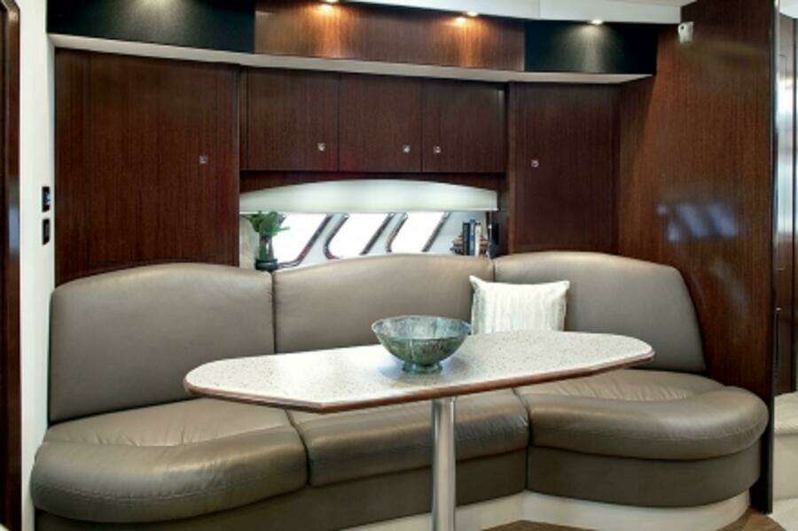 2013 Cruisers Yachts 430 Sports Coupe