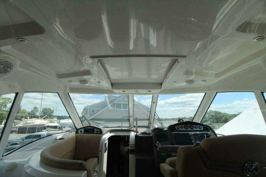 2013 Cruisers Yachts 430 Sports Coupe