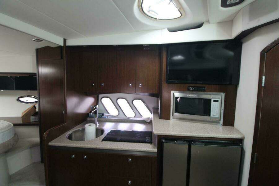 2013 Cruisers Yachts 430 Sports Coupe
