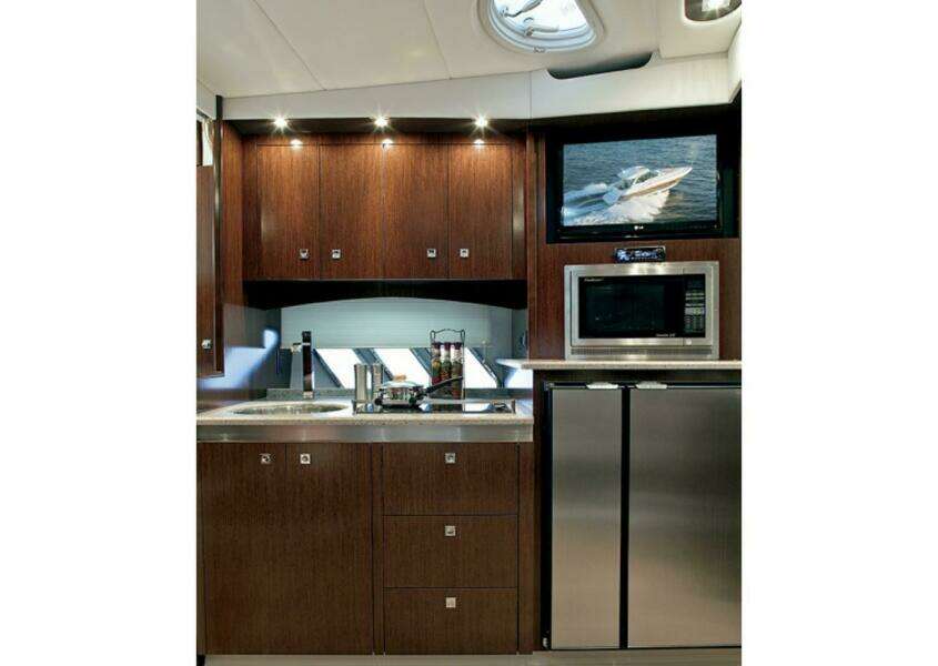 2013 Cruisers Yachts 430 Sports Coupe